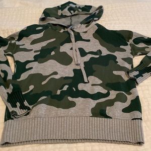 Bloomingdales Aqua Camo hoodie green gray xs
